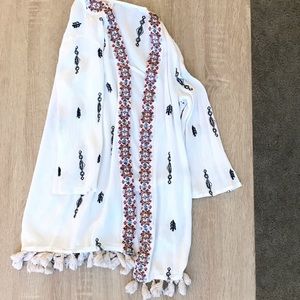 Embroidered white kimono with tassels | XS/S